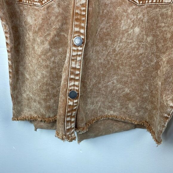 Black Label by CEST TOI Denim Button Down Acid Wash SHACKET Frayed Hem Medium - Picture 4 of 12